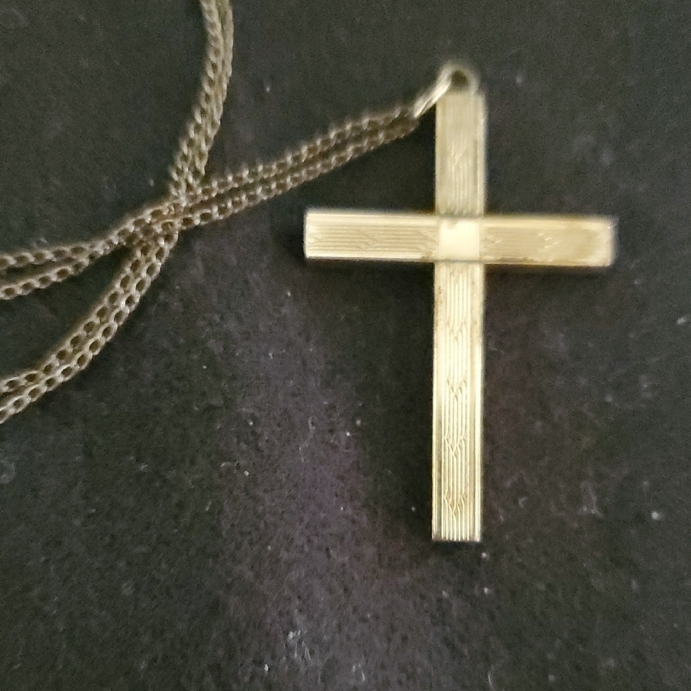 Vtg Gold Cross 12k 1/20 gf with etched design Pendant Necklace with 18" chain - Picture 2 of 5